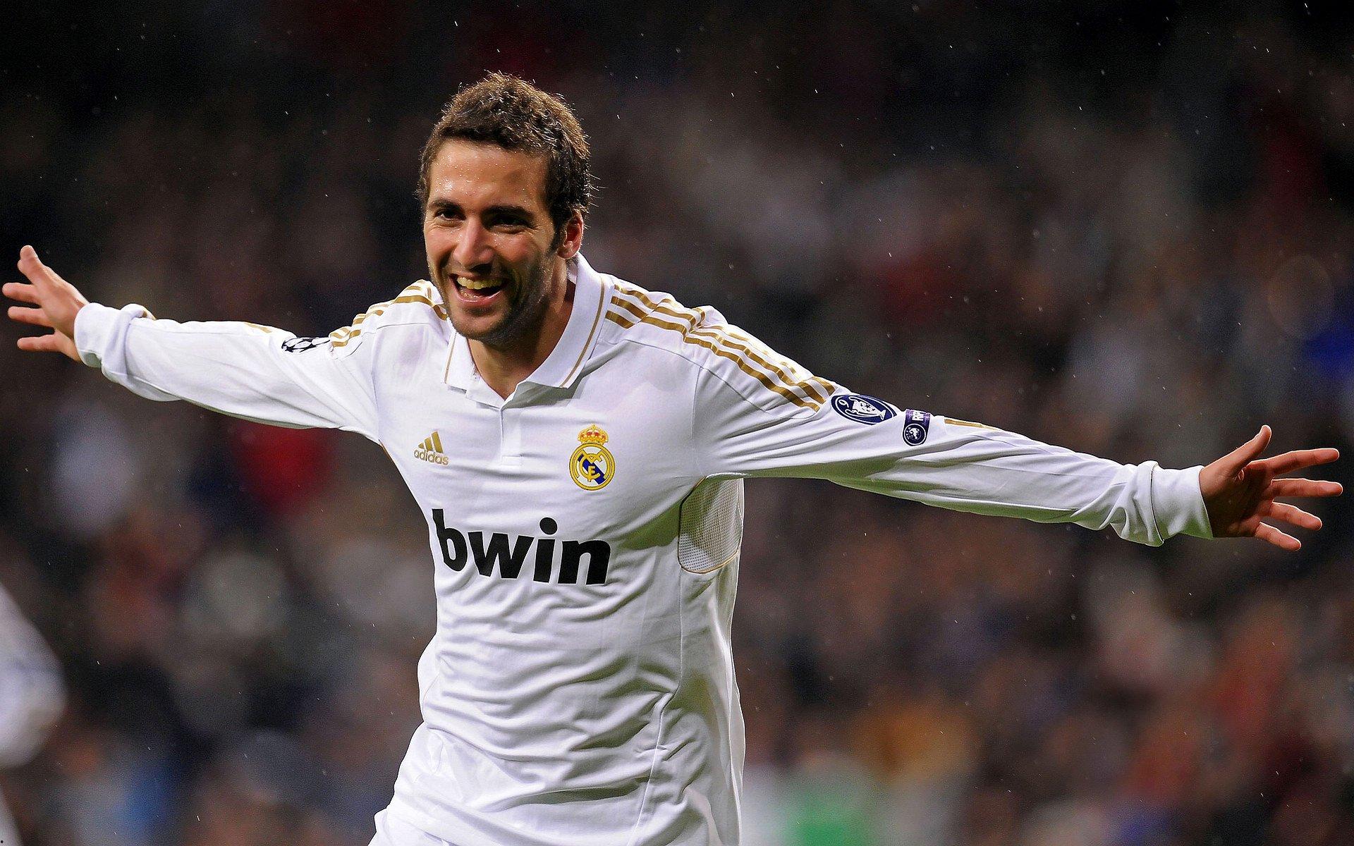 曼联锁定新中场目标,巴黎愿出售乌加特!转会谈判已启动