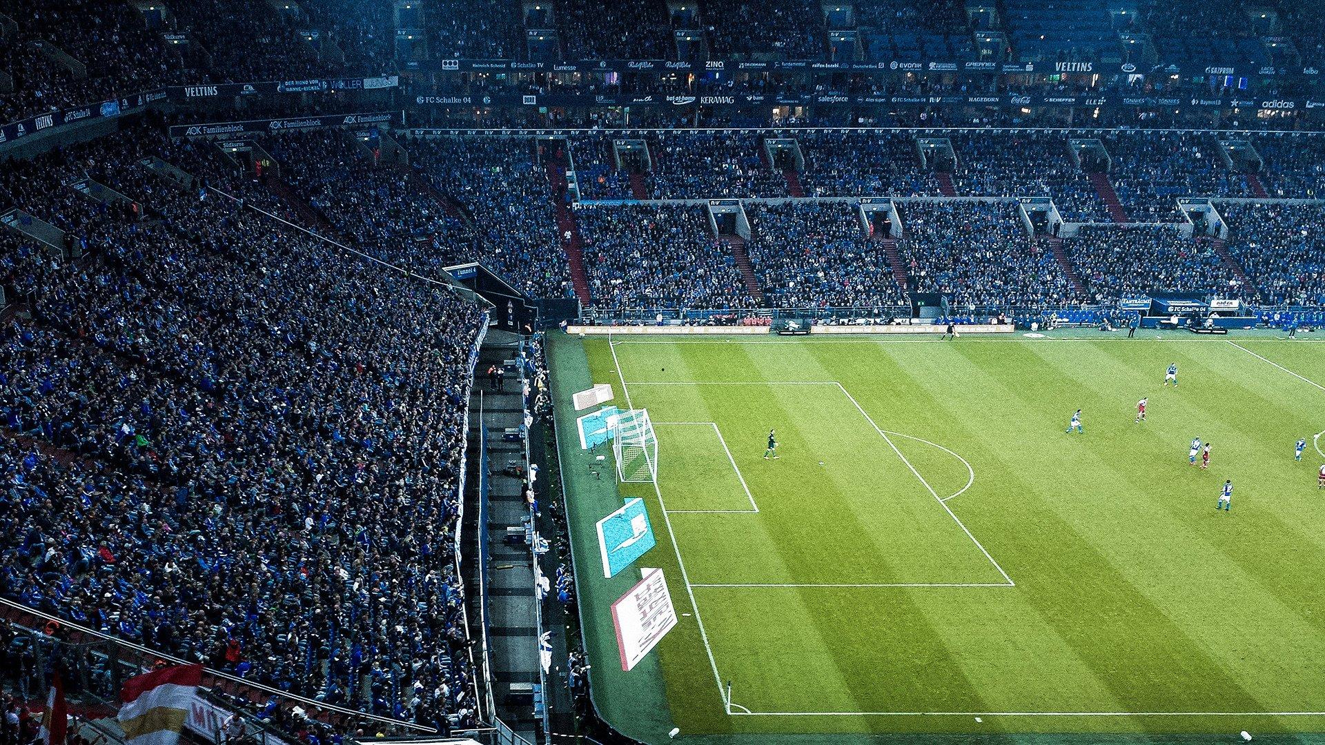 历史上的今天，电视直播开启英超革命，三十载绿茵传奇由此诞生